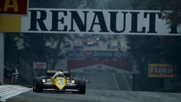 Renault Sport - Formula One на гоночной трассе